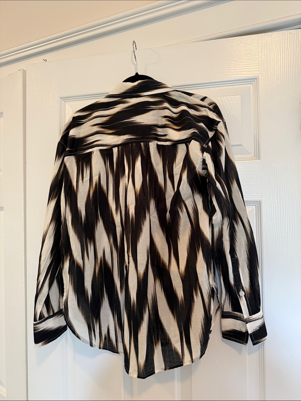 Banana Republic Black and White Patterned Women's Blouse - Picture 2 of 3
